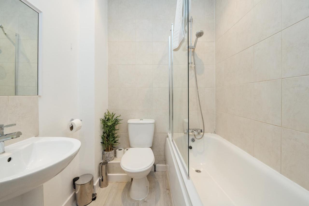 Stunning & Stylish 2 Bed Flat In West London Apartment Exterior photo